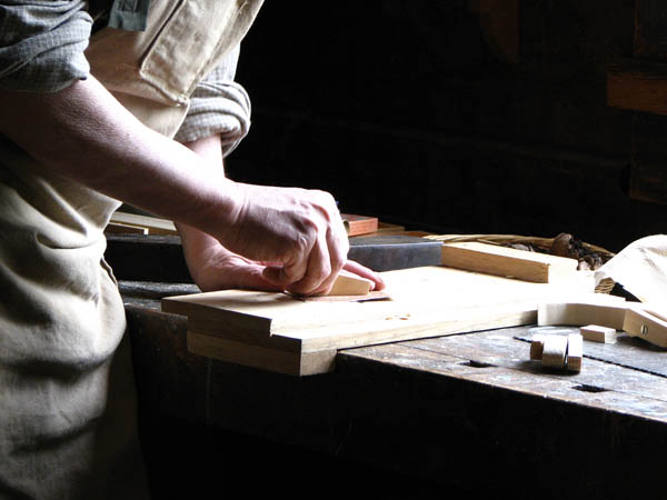 Ofrecemos un servicio de <strong>carpintería  de madera y ebanistería en San Fulgencio</strong> adaptado a las necesidades del <strong>cliente</strong>.